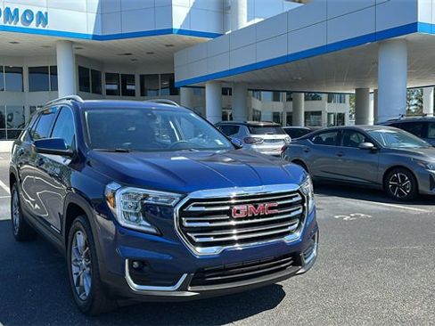 Used 2023 GMC Terrain SLT image 1