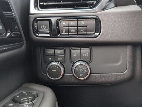 New 2026 GMC Yukon Elevation AWD/4WD image 16