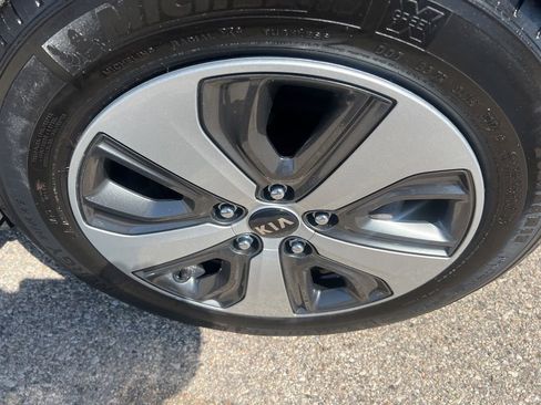 Used 2018 Kia Niro EX w/ EX Premium Package image 44