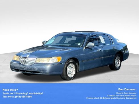 Used 1999 Lincoln Town Car Executive RWD image 1