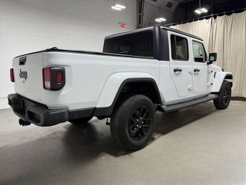 Used 2022 Jeep Gladiator Sport image 4