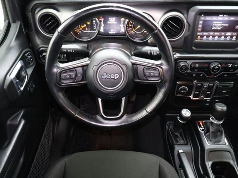 Used 2021 Jeep Gladiator Willys image 11