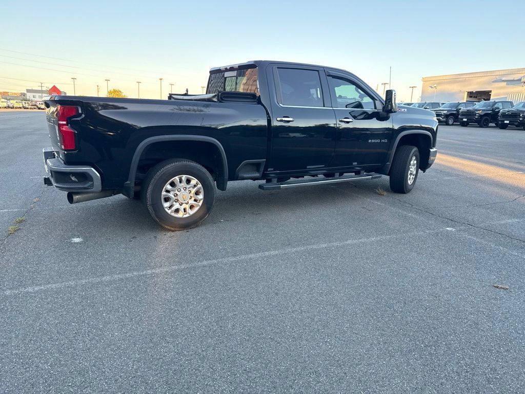 Used 2024 Chevrolet Silverado 2500 LTZ w/ LTZ Convenience Package AWD/4WD image 2