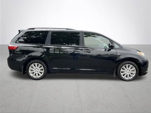 Used 2017 Toyota Sienna XLE w/ XLE Navigation Package AWD/4WD image 4