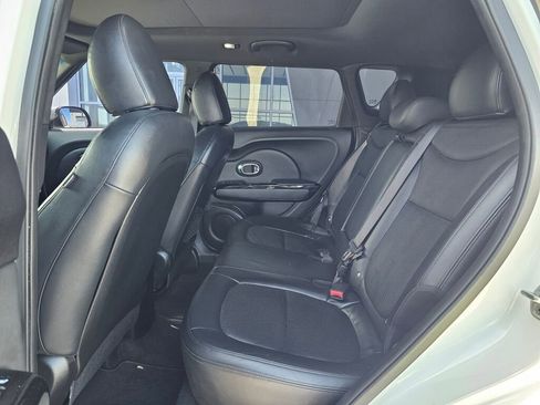 Used 2014 Kia Soul ! w/ Sun & Sound Package FWD image 12