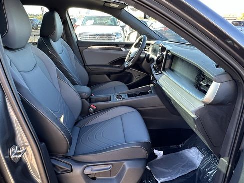 New 2025 Volkswagen Tiguan SE R-Line AWD/4WD image 15