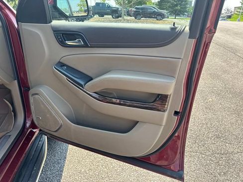 Used 2019 GMC Yukon SLT w/ Open Road Package AWD/4WD image 28