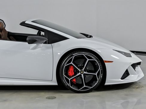 Used 2020 Lamborghini Huracan EVO image 15