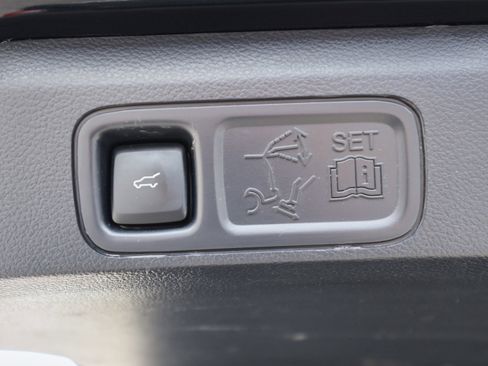 Used 2022 Ford Expedition Limited image 9