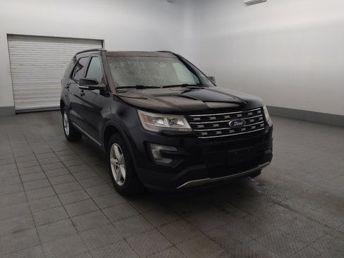 Used 2016 Ford Explorer XLT w/ Equipment Group 202A AWD/4WD image 13