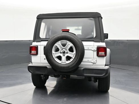 Used 2018 Jeep Wrangler Unlimited Sport AWD/4WD image 4
