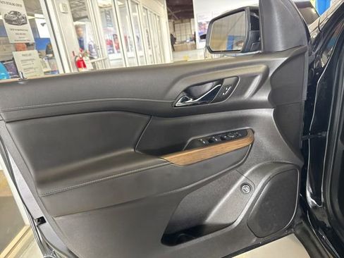 Used 2023 GMC Acadia SLE w/ Driver Convenience Package AWD/4WD image 7