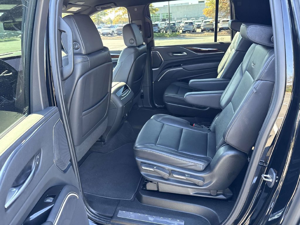 Used 2023 Cadillac Escalade ESV Luxury AWD/4WD image 10
