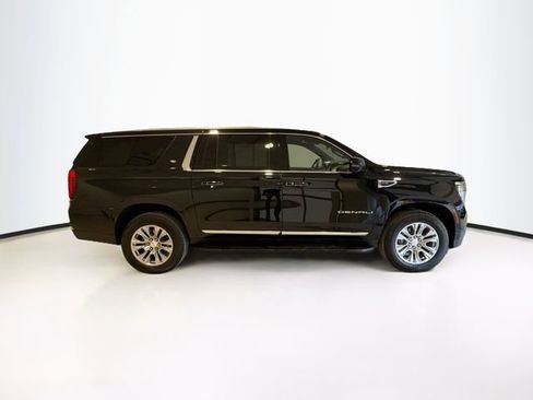 Used 2025 GMC Yukon XL Denali image 8