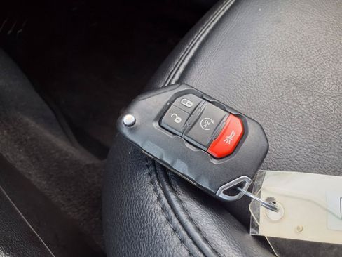 Used 2021 Jeep Wrangler Unlimited Sahara AWD/4WD image 18