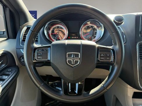 Used 2019 Dodge Grand Caravan SXT FWD image 16