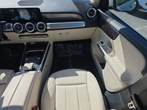 Used 2022 Mercedes-Benz GLB 250 image 13