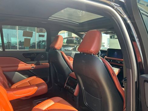 Used 2025 Lincoln Aviator Reserve AWD/4WD image 4