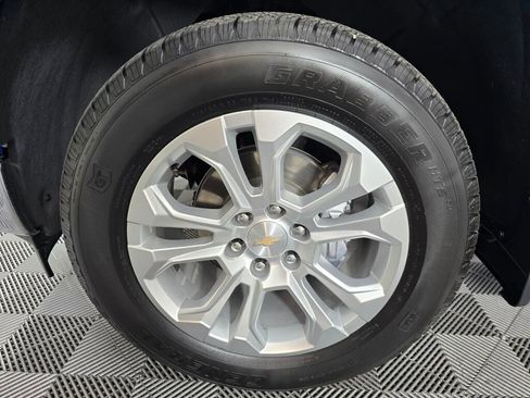 Used 2024 Chevrolet Silverado 1500 LTZ w/ Technology Package image 11