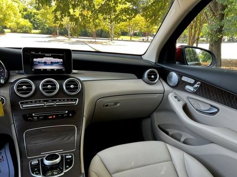 Used 2018 Mercedes-Benz GLC 300 image 34