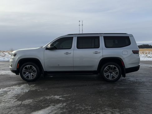 Used 2024 Jeep Wagoneer 4WD w/ Premium Group I image 34