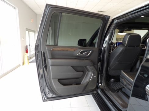 Used 2021 Chevrolet Suburban Premier AWD/4WD image 20