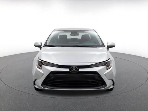 Used 2025 Toyota Corolla LE FWD image 2