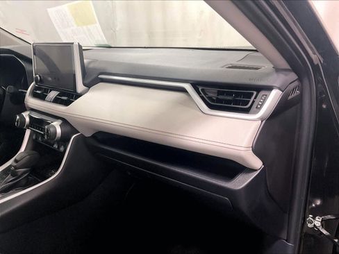 Used 2025 Toyota RAV4 XLE image 13