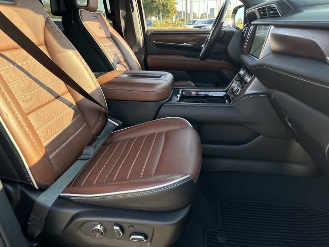 Used 2024 GMC Yukon Denali Ultimate AWD/4WD image 10