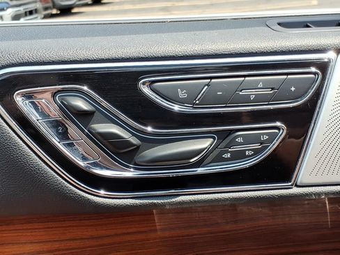 Used 2019 Lincoln Navigator Reserve AWD/4WD image 16
