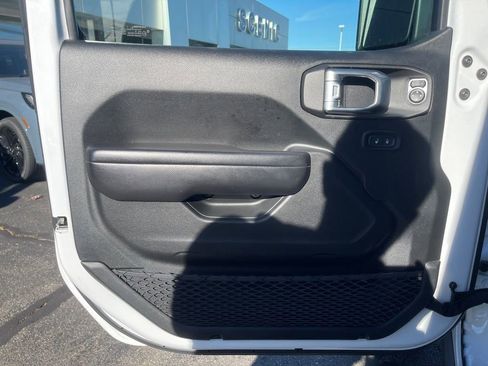 Used 2021 Jeep Gladiator Rubicon w/ Trailer Tow Package image 17