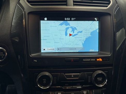 Used 2018 Ford Explorer XLT w/ Equipment Group 202A AWD/4WD image 12