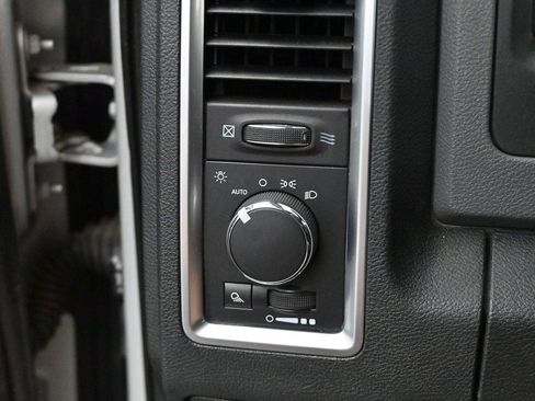 Used 2015 RAM 1500 Classic SLT AWD/4WD image 24
