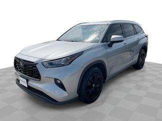 Used 2020 Toyota Highlander XLE FWD video 1