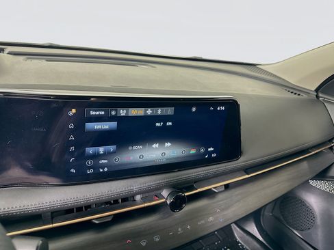 Used 2023 Nissan Ariya AWD image 19