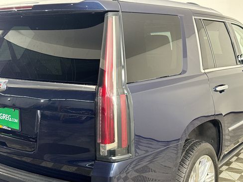 Used 2018 Cadillac Escalade Premium Luxury image 34