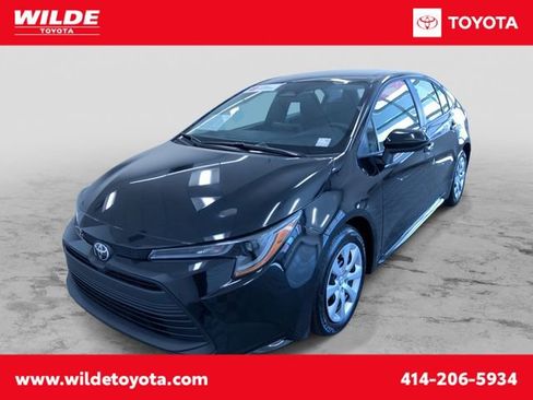 Used 2025 Toyota Corolla LE image 1