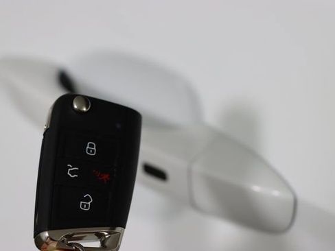 Used 2023 Volkswagen Tiguan S image 39