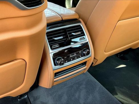 Used 2022 BMW 750i xDrive w/ Luxury Rear Seating Package image 10