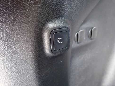 Used 2019 Jeep Cherokee Latitude Plus w/ Comfort/Convenience Group AWD/4WD image 9