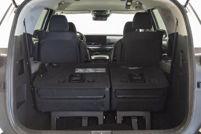Used 2025 Kia Carnival LX FWD image 36