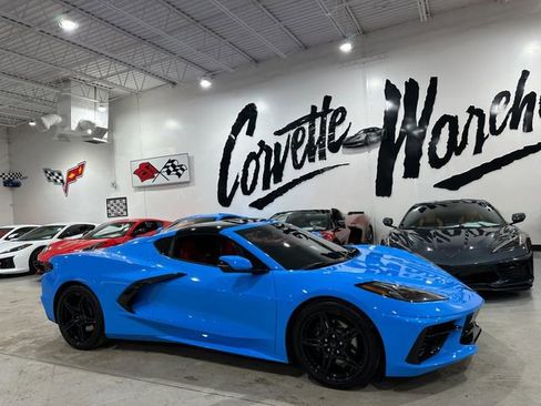 Used 2021 Chevrolet Corvette Stingray Coupe w/ Engine Appearance Package image 25