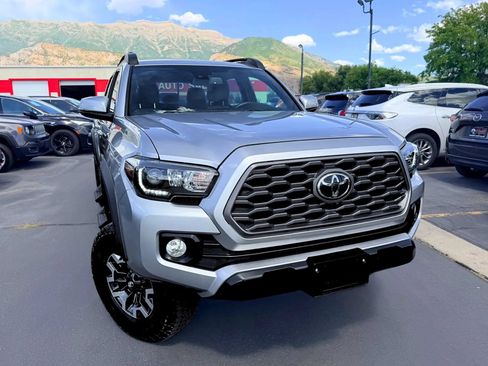 Used 2022 Toyota Tacoma TRD Off-Road w/ Technology Package AWD/4WD image 2
