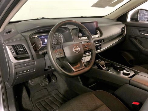 Used 2025 Nissan Rogue SV AWD/4WD image 14