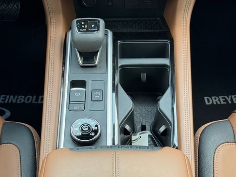 Used 2024 Nissan Pathfinder Platinum image 24