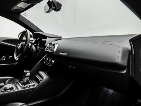Used 2018 Audi R8 V10 RWD image 57