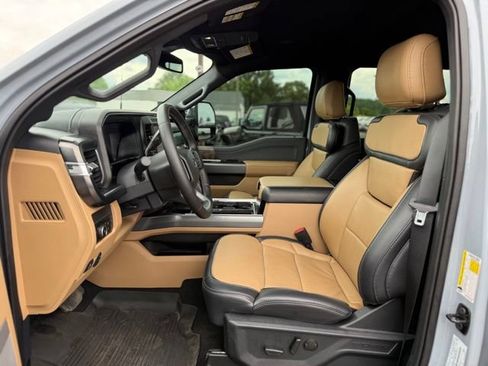 Used 2025 Ford F450 Lariat w/ Lariat Ultimate Package AWD/4WD image 16