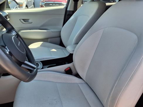Used 2025 Hyundai Kona SEL AWD/4WD image 3
