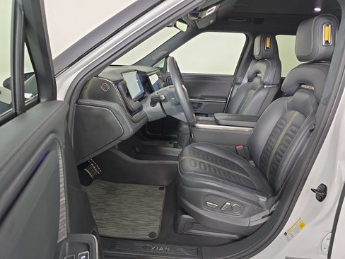 Used 2024 Rivian R1S Adventure AWD/4WD image 20