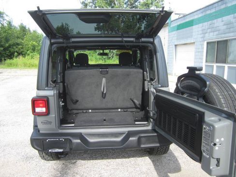 Used 2020 Jeep Wrangler Sport AWD/4WD image 28